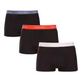 3PACK pánske boxerky Calvin Klein čierné (NB4392-VQO) XL, trenky.
Užívajte si maximálne pohodlie a luxus s pánskymi boxerkami Calvin Klein.
Kvalitný materiál pre celodenné pohodlie
Tieto boxerky sú vyrobené z prvotriednej zmesi bavlny a elastanu.
Elegantný dizajn a praktický strih
Tkaná guma s kontrastným logom Calvin Klein vytvárajú štýlový a nadčasový vzhľad.
Prečo si zamilujete boxerky Calvin Klein

Prvotriedny materiál: Kombinácia bavlny a elastanu zaručuje mäkkosť, priedušnosť a elasticitu pre maximálne pohodlie počas celého dňa.


Štýlový dizajn: Ikonické logo Calvin Klein s vyšívanou gumou dodáva boxerkám elegantný vzhľad vhodný na každú príležitosť.


Praktický strih: dlhšie nohavice a prispôsobivý strih poskytujú väčšie pohodlie a voľnosť pohybu, ideálne na bežné nosenie, do práce aj na voľný čas.

Spodnú bielizeň Calvin Klein milujú ľudia na celom svete
Pánska spodná bielizeň Calvin Klein patrí k stáliciam módneho priemyslu.
Ako sa starať o boxerky Calvin Klein
Aby si vaše nové boxerky zachovali svoj vzhľad a kvalitu čo najdlhšie, dodržiavajte tieto jednoduché pokyny:

Pranie: Perte ich pri maximálnej teplote 30 °C.


Sušenie: Sušenie v bubnovej sušičke sa neodporúča - najlepšou voľbou je sušenie na vzduchu.


Žehlenie: Boxerky nie je potrebné žehliť, čím ušetríte čas a námahu.

Tip: Hľadanie obľúbenej spodnej bielizne môže byť beh na dlhé trate, preto chceme, aby vám obľúbené kúsky dlho vydržali.
