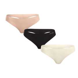 3PACK tanga de mujer Calvin Klein sin costuras multicolor (QD3558E-WAO) XL.
¿Busca ropa interior que ni siquiera sienta cuando la lleva puesta, pero que al mismo tiempo le proporcione una comodidad y un estilo perfectos?
Ligereza, flexibilidad y máximo confort
El tanga Calvin Klein está confeccionado con fibras artificiales que garantizan una suavidad excepcional al tacto, un secado rápido y, además, se adhieren al cuerpo como una segunda piel.
Diseño atemporal y estilo sofisticado
El elegante diseño monocromo con un sutil logotipo de Calvin Klein en el lateral tiene un aspecto lujoso y atemporal.
Por qué te encantarán los tangas de Calvin Klein

Invisible bajo la ropa: Gracias a su diseño sin costuras y sus bordes lisos, el tanga no se descuelga ni siquiera bajo los vestidos o leggings más ajustados.
Máxima comodidad durante todo el día: El material suave y elástico se adapta a tu cuerpo como una segunda piel, sin cortes ni roces incómodos: te olvidarás de que los llevas puestos.
Una elección elegante de una marca de renombre: El diseño elegante y minimalista con un sutil logotipo de Calvin Klein te dará confianza incluso a la hora de elegir tu ropa interior.

La ropa interior Calvin Klein gusta en todo el mundo
La excepcional ropa interior Calvin Klein es uno de los incondicionales de la industria de la moda.
Cómo cuidar los tangas Calvin Klein
Para asegurarte de que tu ropa interior favorita se mantiene en buen estado durante mucho tiempo, te recomendamos que sigas estas pautas.

Lavandería: Se recomienda lavar a mano o en la lavadora con un programa delicado a una temperatura máxima de 30 °C.
Secado: El fabricante no recomienda secar el tanga en secadora.
Planchado: No planches el tanga: las fibras sintéticas no están hechas para soportar altas temperaturas y podrían dañarse.

Consejo: Encontrar tu ropa interior favorita puede ser un largo camino, así que queremos que tus piezas favoritas duren mucho tiempo.