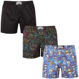 3PACK Herren Boxershorts Styx premium art Klassischer Gummizug (3AP09036) L.
Sie wollen sich absoluten Komfort gönnen und sich gleichzeitig durch originellen Stil auszeichnen?
Luxuriöser Baumwollsatin für erstklassigen Komfort
Die Shorts sind aus 100% Baumwollsatin gefertigt, was ihnen Weichheit, Leichtigkeit und Luftigkeit verleiht.
Klassische bequeme Passform und originelle Aufdrucke
Die Styx Shorts für Männer haben eine lockere Passform, die Ihnen maximale Bewegungsfreiheit bietet.
Warum Sie die Styx-Shorts nicht verpassen sollten

Hochwertiger Baumwollsatin: Das luxuriöse Gefühl und die weiche Textur sorgen den ganzen Tag für ein angenehmes Tragegefühl.
Einzigartiges Design: Originelle Muster und kräftige Farben heben sofort die Stimmung.
Tschechische Qualität: Präzise Verarbeitung und lange Lebensdauer.

Qualität aus der Tschechischen Republik, das ist Styx-Unterwäsche
Die Unterwäsche von Styx wird vollständig in der Tschechischen Republik hergestellt.
Wie pflegt man Shorts, damit sie lange Zeit wie neu bleiben?

Waschen: Wir empfehlen, die Shorts bei 30°C zu waschen, damit sie weich und farbenfroh bleiben.
Trocknen: Lassen Sie den Trockner aus, damit der Satinstoff sein luxuriöses Aussehen behält.
Bügeln: Sie können das Bügeleisen weglassen oder auf eine niedrige Stufe stellen, um die empfindliche Textur des Stoffes nicht zu beschädigen.

Tip: Werden Sie ein Experte für die Pflege von Unterwäsche mit den Ratschlägen in unserem Artikel und geben Sie Ihren Lieblingsstücken die Pflege, die sie verdienen.