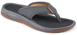 Grundéns topánky deck-boss sandal smoke - 45.
 Špecifikácia: •SeaDek stielka - kvalitná, málo sa opotrebováva •Podrážka má skvelú priľnavosť aj na mokrom povrchu •Protizápachové a antimikrobiálne vlastnosti •Podrážka nezanecháva šmuhy