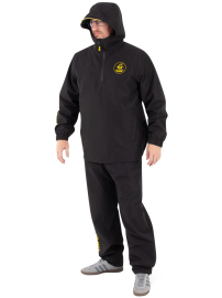 Black cat bunda waterproof smock - xl.
 •Vodeodolnosť 8K •Priedušnosť 3K •Prevedenie cez hlavu pre dokonalú ochranu hornej časti tela •Vodeodolný zips •Predné vrecká •Presky na spodnom leme pre lepšie prispôsobenie sa postave • Elastické zápästia na ochranu proti vetru a vniknutiu vody •Štýlový dizajn Black Cat •K dispozícii v šiestich veľkostiach: S, M, L, XL, XXL a XXXL •Materiál: 100% polyester