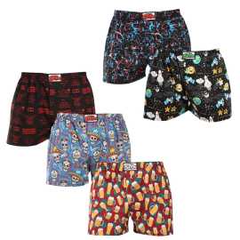 5PACK Herren Boxershorts Styx art klassischer Gummizug mehrfarbig (5A1778456) M.
Gönnen Sie sich Stil und Komfort mit den Styx-Shorts für Männer in bunten und originellen Designs.
Weiches Material für ganztägigen Komfort
Die Styx-Shorts bestehen aus 100% Baumwolle, die auch bei ganztägigem Tragen weich und atmungsaktiv ist.
Originelles Design und bequeme Passform
Die Styx-Shorts bringen mit ihren kräftigen Farben und originellen Prints Verspieltheit und einzigartigen Stil in Ihre Garderobe.
Warum Styx-Shorts?

Hergestellt in der Tschechischen Republik mit dem Schwerpunkt auf Qualität und Präzision.


Das Material aus 100% Baumwolle sorgt für Weichheit und Komfort.


Originelle und witzige Designs, die Sie von der Masse abheben werden.

Qualität aus der Tschechischen Republik, das ist Styx-Unterwäsche
Die Unterwäsche von Styx wird vollständig in der Tschechischen Republik hergestellt.
Pflegehinweise für Styx-Shorts
Um die Qualität und den Komfort Ihrer Shorts zu erhalten, beachten Sie bitte die folgenden Hinweise:

Wäscherei: Bei maximal 30 °C waschen, damit die Farben intensiv und die Baumwolle weich bleibt.


Trocknen: Wir empfehlen, sie nicht im Trockner zu trocknen, sondern sie an der Luft trocknen zu lassen.


Bügeln: Für ein glattes Aussehen können Sie die Shorts bei niedriger Temperatur bügeln.

Tip: Werden Sie mit den Tipps in unserem Artikel zum Experten für die Pflege von Dessous und geben Sie Ihren Lieblingsstücken die Pflege, die sie verdienen.