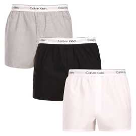 3PACK pánske trenky Calvin Klein viacfarebné (NB4267-MP1) S, trenírky.
Doprajte si každodennú dávku pohodlia a štýlu s pánskymi trenkami Calvin Klein.
Prémiový materiál pre maximálne pohodlie
Trenky Calvin Klein sú vyrobené z pohodlnej zmesi bavlny, ktorá zaisťuje výnimočnú mäkkosť, priedušnosť a pružnosť.
Nadčasový dizajn s dôrazom na detail
Klasické farby sú elegantné a univerzálne, vďaka čomu sú skvelým doplnkom šatníka mužov všetkých vekových kategórií.
Prečo si zamilujete trenky Calvin Klein

Prémiový materiál: Kombinácia bavlny a elastanu zaisťuje pohodlný pocit, vynikajúcu priedušnosť a perfektné padnutie.
Štýlový a nadčasový dizajn: Jemná sivá farba doplnená ikonickým tkaným elastickým pásom s logom Calvin Klein dodá vášmu outfitu nádych luxusu aj v bežných situáciách.
Všestranné použitie: Vďaka voľnejšiemu strihu sú ideálne na každodenné nosenie, relaxovanie doma, spanie a pohodlné sedenie v práci.

Spodná bielizeň Calvin Klein je obľúbená u ľudí po celom svete
Pánska spodná bielizeň Calvin Klein je základným kameňom módneho priemyslu.
 
Ako sa starať o trenky Calvin Klein
Aby vaša obľúbená spodná bielizeň zostala dlho v perfektnom stave, odporúčame dodržiavať tieto pokyny na údržbu.

Pranie: Trenky perte pri teplote 30 °C s jemným pracím prostriedkom určeným na bavlnu.
Sušenie: Trenky môžete sušiť v sušičke pri nízkej teplote.
Žehlenie: V prípade potreby môžete trenky žehliť.

Tip: Nájdenie obľúbeného spodného prádla môže byť niekedy zdĺhavý proces, preto chceme, aby vaše obľúbené kúsky vydržali čo najdlhšie.