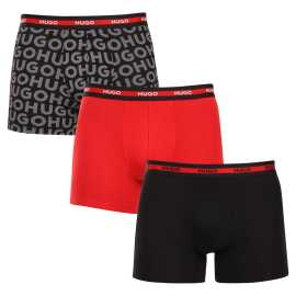 3PACK pánske boxerky HUGO viacfarebné (50545674 979) L, trenky.
Stavte na nadčasovú eleganciu a špičkový komfort s pánskymi boxerkami HUGO.
Materiál, ktorý vám dokonale padne
Kombinácia vysokokvalitnej bavlny s prímesou elastanu zaručuje optimálnu kombináciu pohodlia a pružnosti.
Štýl, ktorý hovorí sám za seba
Striedma farebnosť je vhodná pre všetkých mužov, ktorí nemajú radi módne výstrelky.
Prečo si zamilujete boxerky HUGO

Prvotriedny materiál v kombinácii bavlny a elastanu.
Elegantný dizajn v klasických farbách.
Dlhšie nohavičky pre väčšie pohodlie.

Spodná bielizeň Hugo pre milovníkov pohodlia a luxusu
Značka spodnej bielizne Hugo patrí do rodiny odevov Hugo Boss a vyniká kvalitnými materiálmi a precíznym spracovaním.
Ako sa starať o boxerky HUGO
Aby vaše obľúbené boxerky dlho vydržali, odporúčame dodržiavať tieto tipy.

Pranie: Per je pri teplote 40 °C.
Sušenie: Boxerky môžeš sušiť v sušičke na šetrný program.
Žehlenie: Pokiaľ je potrebné, žehli ich naruby pri nižšej teplote.

Tip: Staňte sa expertom na údržbu spodnej bielizne vďaka radám v našom článku a doprajte svojim obľúbeným kúskom starostlivosť, ktorú si zaslúžia.