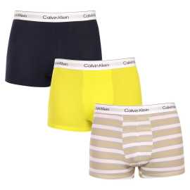 3PACK Boxers para hombre Calvin Klein multicolor (NB4392-WCN) XL.
Disfruta del máximo confort y lujo con los calzoncillos bóxer para hombre de Calvin Klein.
Material de calidad para una mayor comodidad durante todo el día
Los calzoncillos están confeccionados en una mezcla de algodón y elastano de primera calidad.
Diseño elegante y corte práctico
La goma tejida con el logotipo de Calvin Klein en contraste crean un look elegante y atemporal.
Por qué te encantarán los calzoncillos Calvin Klein

Material deprimera calidad: La combinación de algodón y elastano garantiza suavidad, transpirabilidad y flexibilidad para el máximo confort durante todo el día.


Diseñoelegante: El icónico logo de Calvin Klein bordado en elástico confiere a los calzoncillos un aspecto elegante apto para cualquier ocasión.


Corte práctico: Las perneras más largas y el ajuste adaptable proporcionan una mayor comodidad y libertad de movimientos, ideal para la ropa informal, el trabajo y el ocio.

La ropa interior Calvin Klein gusta en todo el mundo
La ropa interior masculina Calvin Klein es uno de los incondicionales de la industria de la moda.
Cómo cuidar tus boxers Calvin Klein
Para que tus nuevos bóxers conserven su aspecto y calidad el mayor tiempo posible, sigue estas sencillas pautas:

Lavandería: El bolígrafo está a una temperatura máxima de 30 °C.


Secado:  No se recomienda secar en secadora - el secado al aire es la mejor opción


Planchado: Los bóxers no necesitan plancha, lo que ahorra tiempo y molestias.

Consejo: Encontrar tu ropa interior favorita puede ser un largo camino, así que queremos que tus piezas favoritas duren mucho tiempo.