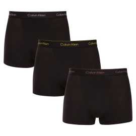 3PACK Herren Klassische Boxershorts Calvin Klein schwarz (NB4286-YFE) S.
Genießen Sie ultimativen Komfort und Luxus mit den Calvin Klein Boxershorts für Männer in elegantem Schwarz.
Hochwertiges Material für ganztägigen Komfort
Die Boxershorts sind aus einer hochwertigen Mischung aus Baumwolle und Elastan gefertigt.
Elegantes Design und praktischer Schnitt
Die schwarze Farbe und der gewebte Gummizug mit kontrastierendem Calvin Klein-Logo sorgen für einen stilvollen und zeitlosen Look.
Warum Sie Calvin Klein Boxershorts lieben werden

Hochwertiges Material: Die Kombination aus Baumwolle und Elastan sorgt für Weichheit, Atmungsaktivität und Flexibilität für maximalen Komfort während des ganzen Tages.


Elegantes Design: Die zeitlose schwarze Farbe und das kultige, aufgestickte Calvin Klein-Logo verleihen den Boxershorts einen eleganten Look, der zu jedem Anlass passt.


Praktischer Schnitt: Die längeren Beine und die anpassungsfähige Passform bieten zusätzlichen Komfort und Bewegungsfreiheit, ideal für Freizeit, Beruf und Berufung.

Calvin Klein Unterwäsche wird von Menschen auf der ganzen Welt geliebt
Calvin Klein Herrenunterwäsche gehört zu den Aushängeschildern der Modeindustrie.
So pflegen Sie Ihre Calvin Klein Boxershorts
Damit Ihre neuen Boxershorts so lange wie möglich ihr Aussehen und ihre Qualität behalten, sollten Sie diese einfachen Richtlinien befolgen:

Wäscherei: Der Stift hat eine Höchsttemperatur von 30 °C.


Trocknen:  Das Trocknen im Wäschetrockner wird nicht empfohlen - Lufttrocknung ist die beste Option.


Bügeln: Boxershorts müssen nicht gebügelt werden, was Ihnen Zeit und Mühe erspart.

Tip: Die Suche nach Ihrer Lieblingsunterwäsche kann sehr langwierig sein, deshalb möchten wir, dass Ihre Lieblingsstücke lange halten.
