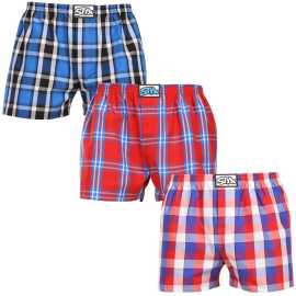 3PACK Herenboxershort Styx classic elastisch meerkleurig (3A110709) XL.
Verwen jezelf met stijl en comfort met Styx herenshorts in felgekleurde en originele ontwerpen.
Zacht materiaal voor de hele dag comfort
Styx shorts zijn gemaakt van 100% katoen, dat zacht en ademend is, zelfs de hele dag door.
Origineel ontwerp en comfortabele pasvorm
De Styx shorts brengen speelsheid en een unieke stijl in je garderobe dankzij hun felle kleuren en originele prints.
Waarom een korte broek van Styx?

Gemaakt in Tsjechië met de nadruk op kwaliteit en precisie.


100% katoen voor zachtheid en comfort.


Originele en leuke ontwerpen waarmee je je onderscheidt.

Kwaliteit uit Tsjechië, dat is Styx ondergoed
Styx ondergoed wordt volledig gemaakt in Tsjechië.
Hoe verzorg je een Styx short?
Volg deze richtlijnen om de kwaliteit en het comfort van je shorts te behouden:

Wasgoed: Was op maximaal 30 °C om de kleuren intens en het katoen zacht te houden.


Drogen: We raden af om ze in de droger te drogen, laat ze liever aan de lucht drogen.


Strijken: Voor een gladde look kun je de shorts op een lage temperatuur strijken.

Tip: Word een expert in het onderhouden van lingerie met de tips in ons artikel en geef je favoriete lingerie de zorg die ze verdient.