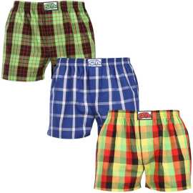 3PACK Herren Boxershorts Styx klassischer Gummizug mehrfarbig (3A110406) S.
Gönnen Sie sich Stil und Komfort mit den Styx-Shorts für Männer in bunten und originellen Designs.
Weiches Material für ganztägigen Komfort
Die Styx-Shorts bestehen aus 100% Baumwolle, die auch bei ganztägigem Tragen weich und atmungsaktiv ist.
Originelles Design und bequeme Passform
Die Styx-Shorts bringen mit ihren kräftigen Farben und originellen Prints Verspieltheit und einzigartigen Stil in Ihre Garderobe.
Warum Styx-Shorts?

Hergestellt in der Tschechischen Republik mit dem Schwerpunkt auf Qualität und Präzision.


Das Material aus 100% Baumwolle sorgt für Weichheit und Komfort.


Originelle und witzige Designs, die Sie von der Masse abheben werden.

Qualität aus der Tschechischen Republik, das ist Styx-Unterwäsche
Die Unterwäsche von Styx wird vollständig in der Tschechischen Republik hergestellt.
Pflegehinweise für Styx-Shorts
Um die Qualität und den Komfort Ihrer Shorts zu erhalten, beachten Sie bitte die folgenden Hinweise:

Wäscherei: Bei maximal 30 °C waschen, damit die Farben intensiv und die Baumwolle weich bleibt.


Trocknen: Wir empfehlen, sie nicht im Trockner zu trocknen, sondern sie an der Luft trocknen zu lassen.


Bügeln: Für ein glattes Aussehen können Sie die Shorts bei niedriger Temperatur bügeln.

Tip: Werden Sie mit den Tipps in unserem Artikel zum Experten für die Pflege von Dessous und geben Sie Ihren Lieblingsstücken die Pflege, die sie verdienen.