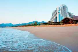 Spojené arabské emiráty Fujairah Le Meridien Al Aqah Beach Resort 9 dňový pobyt Polpenzia Letecky Letisko: Praha July 2026 (30/07/26- 7/08/26)