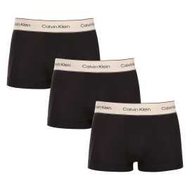3PACK Moške boksarice Calvin Klein črne (NB4446-UB1) S.
Uživajte v popolnem udobju in razkošju z moškimi boksericami Calvin Klein.
Kakovosten material za celodnevno udobje
Bokserice so izdelane iz vrhunske mešanice bombaža in elastana.
Elegantna zasnova in praktičen rez
Tkana guma s kontrastnim logotipom Calvin Klein ustvarja eleganten in brezčasen videz.
Zakaj vam bodo všeč bokserice Calvin Klein

Premium material: Kombinacija bombaža in elastana zagotavlja mehkobo, zračnost in prožnost za maksimalno udobje skozi ves dan.


Elegantna zasnova: Ikonični izvezeni logotip Calvin Klein daje boksericam eleganten videz, primeren za vsako priložnost.


Praktični rez: Daljše noge in prilagodljiv kroj zagotavljajo dodatno udobje in svobodo gibanja ter so idealne za vsakdanje nošenje, delo in prosti čas.

Spodnje perilo Calvin Klein obožujejo ljudje po vsem svetu
Moško spodnje perilo Calvin Klein je ena od stalnic modne industrije.
Kako skrbeti za boksarice Calvin Klein
Če želite zagotoviti, da bodo vaše nove bokserice čim dlje ohranile svoj videz in kakovost, upoštevajte te preproste smernice:

Pralnica: Temperatura peresa je največ 30 °C.


Sušenje:  Sušenje v sušilnem stroju ni priporočljivo - najboljša možnost je sušenje na zraku.


Likanje: Bokserjev ni treba likati, kar vam prihrani čas in težave.

Nasvet: Iskanje najljubšega spodnjega perila je lahko dolga pot, zato želimo, da bi vaši najljubši kosi zdržali dolgo časa.